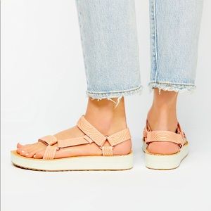 Teva Tropical Midform Universal Sandal Peach